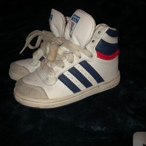 Adidas Kids Shoes 6K Excellent Condition - BUY ONE.ITEM CHOOSE ONE FREE